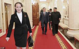 kim yo jong cammina davanti al fratello e al presidente sud coreano moon jae in