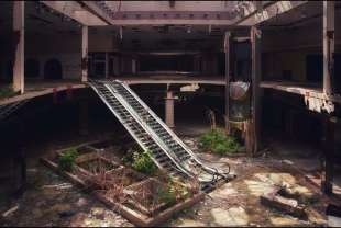Centro commerciale abbandonato