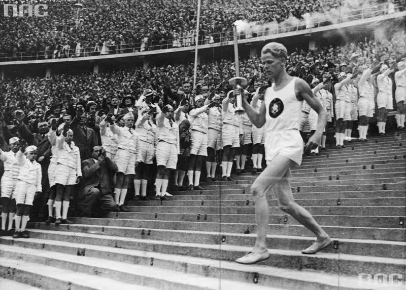 fiaccola olimpica e nazismo