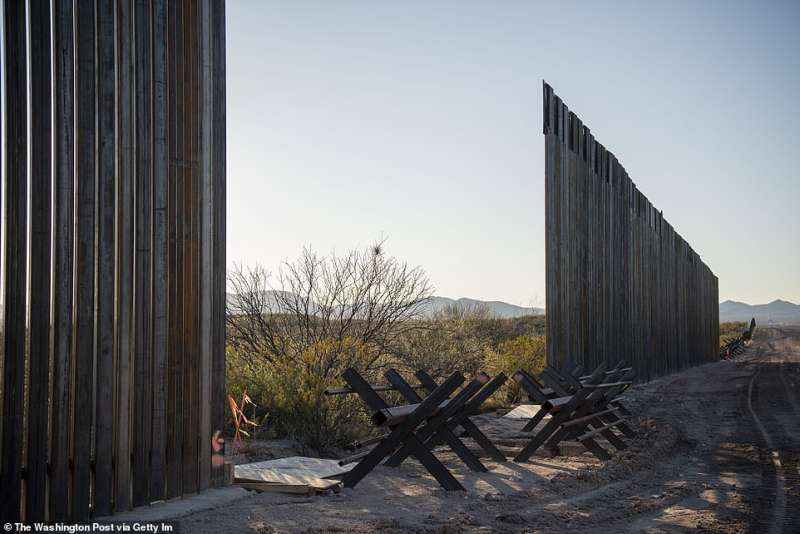 il muro al confine tra usa e messico douglas, arizona