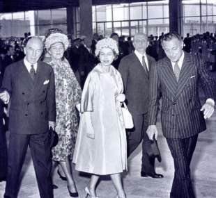 la regina elisabetta e gianni agnelli a torino nel 1961