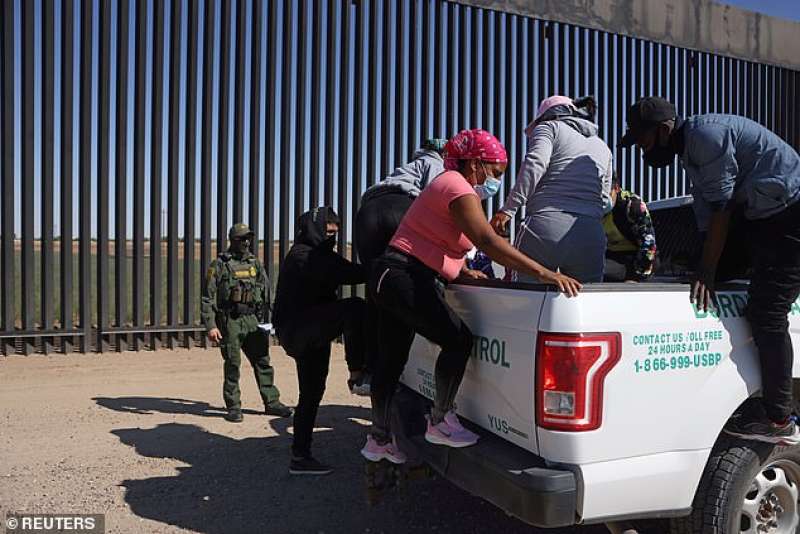 migranti dal centro america fermati al confine
