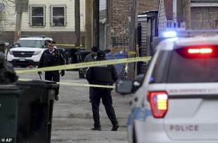 polizia a chicago dopo la morte di adam toledo