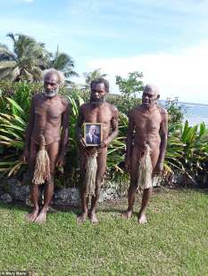 tribu' a Vanuatu venera il principe filippo come un dio