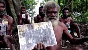 tribu' a Vanuatu venera il principe filippo come un dio