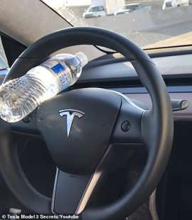 Una bottiglia per ingannare la Tesla
