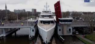 yacht sui canali olandesi 1