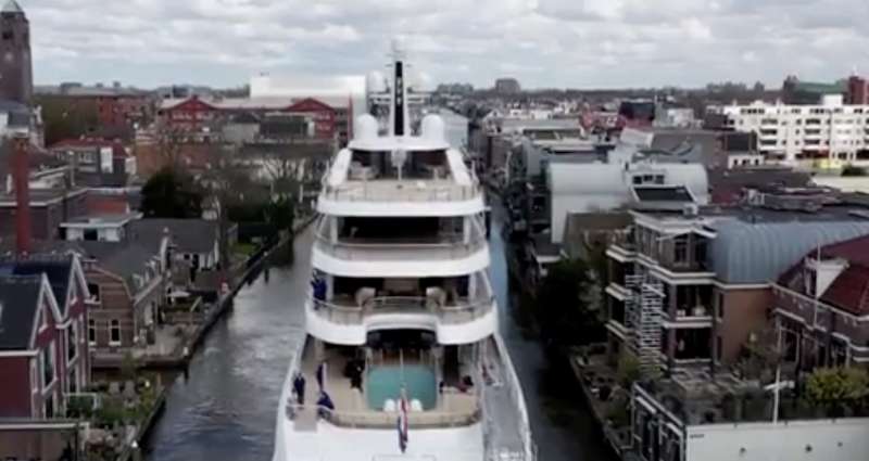yacht sui canali olandesi 10