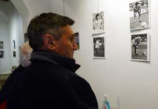 bruno giordano visita la mostra su maradona