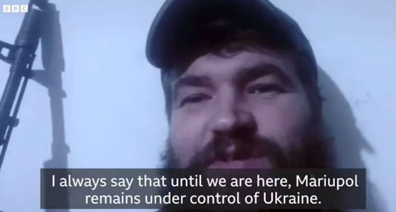 combattente ucraino rinchiuso nell acciaieria azovstal di mariupol