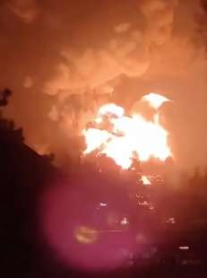 esplosione in un deposito di petrolio a bryasnk, in russia 3