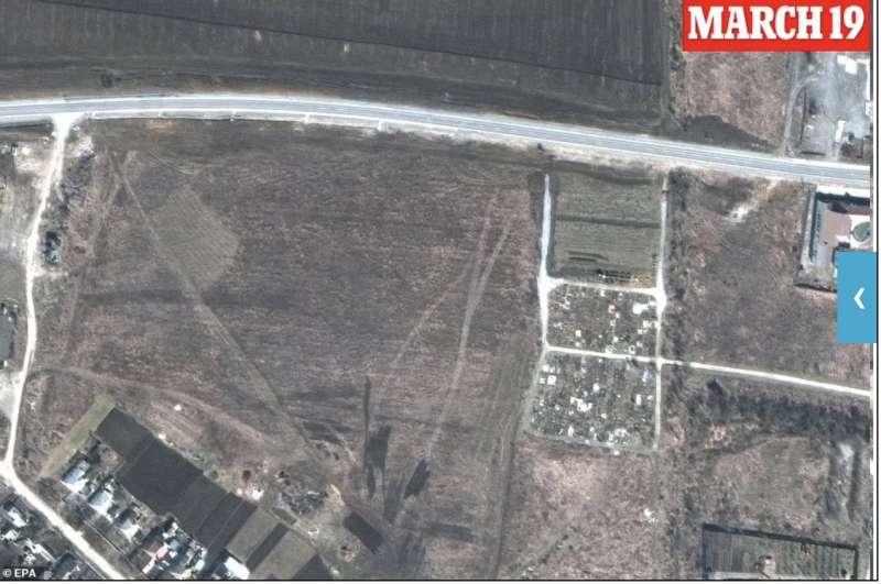 foto satellitari di manhush prima della costruzione della fossa comune