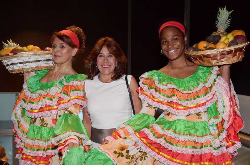 gloria isabel ramirez rios ambasciatrice della colombia in italia con i costumi colombiani foto di bacco