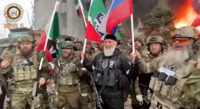 i ceceni festeggiano la liberazione di mariupol 2