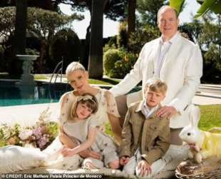 Il principe Alberto di Monaco con Charlene e i figli