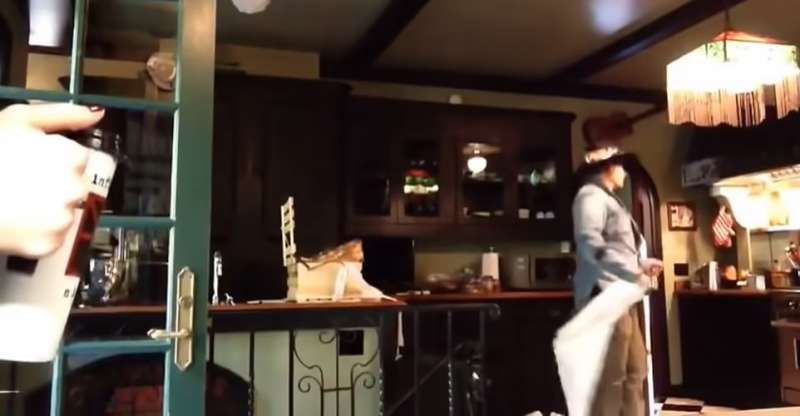 Johnny Depp distrugge la sua cucina 2