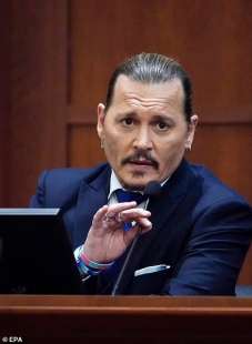 Johnny Depp durante il processo in Virginia