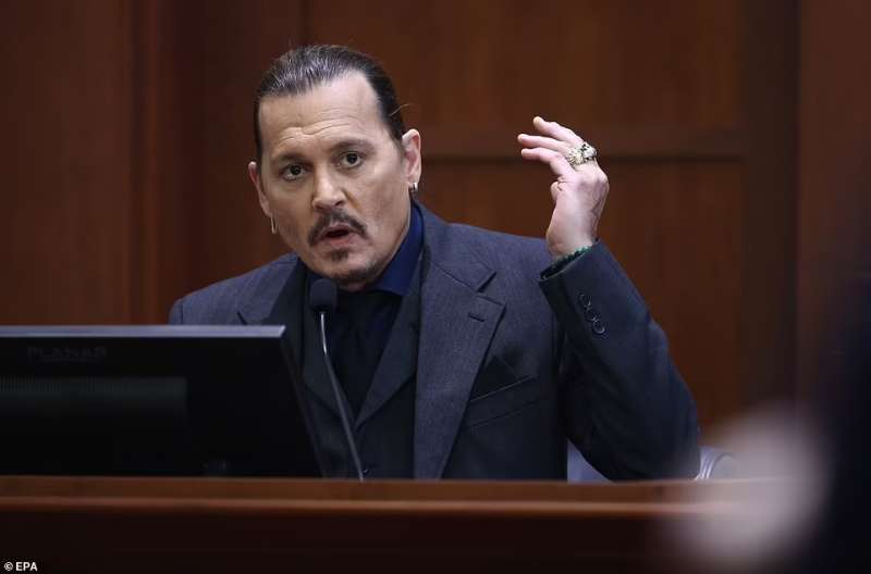 Johnny Depp durante il processo in Virginia 3