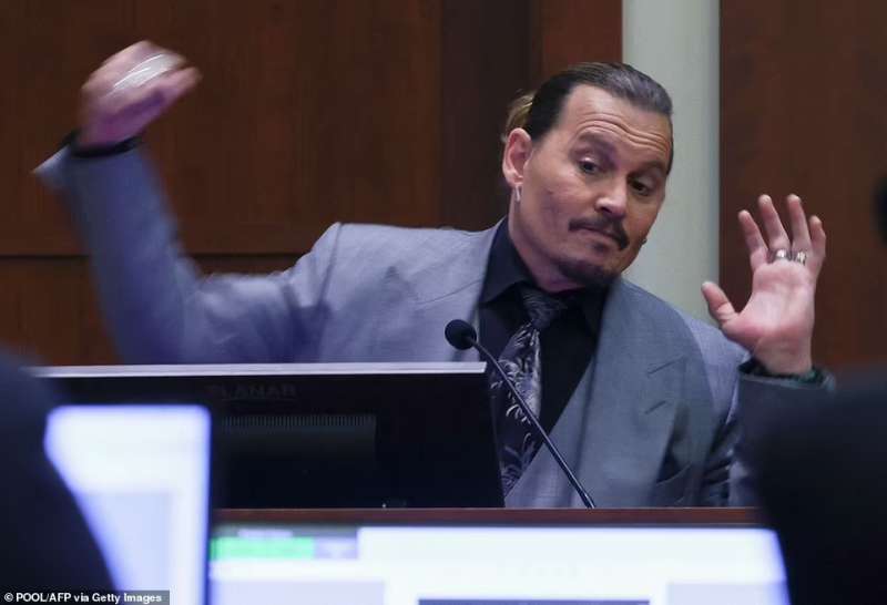 Johnny Depp durante il processo in Virginia 6