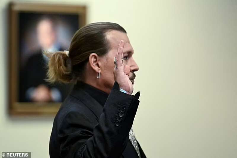 Johnny Depp testimonia al processo in Virginia 2