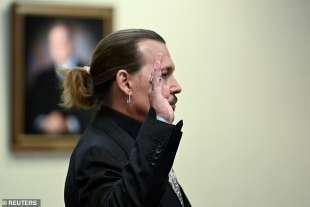 Johnny Depp testimonia al processo in Virginia 2