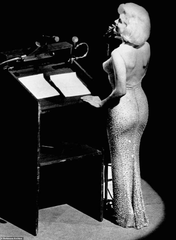 Marilyn Monroe canta per Kennedy