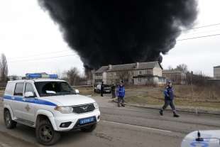 russia, deposito petrolifero in fiamme a belgorod 14