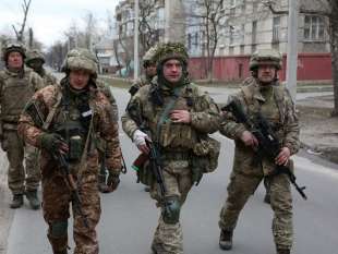 soldati inglesi addestrano militari ucraini 2