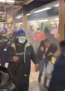 Sparatoria in metro a New York 4