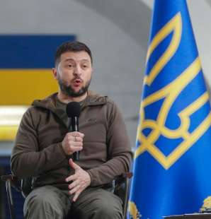 volodymyr zelensky conferenza stampa nella metropolitana di kiev 7