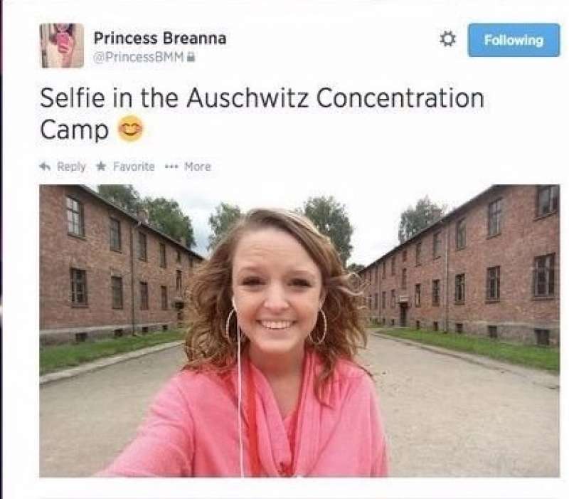 selfie ad Auschwitz