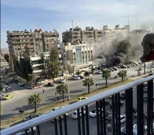 attacco israeliano all ambasciata iraniana a damasco, in siria 1
