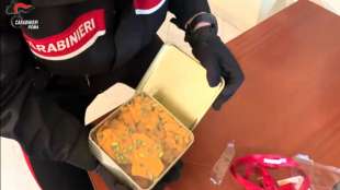 droga trasportata dall'iran nascosta nelle scatole dei biscotti 1