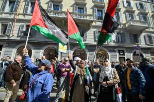 filo palestinesi al corteo per il 25 aprile a milano