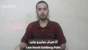 il video di hersh goldberg polin, ostaggio israeliano con il braccio amputato 2.