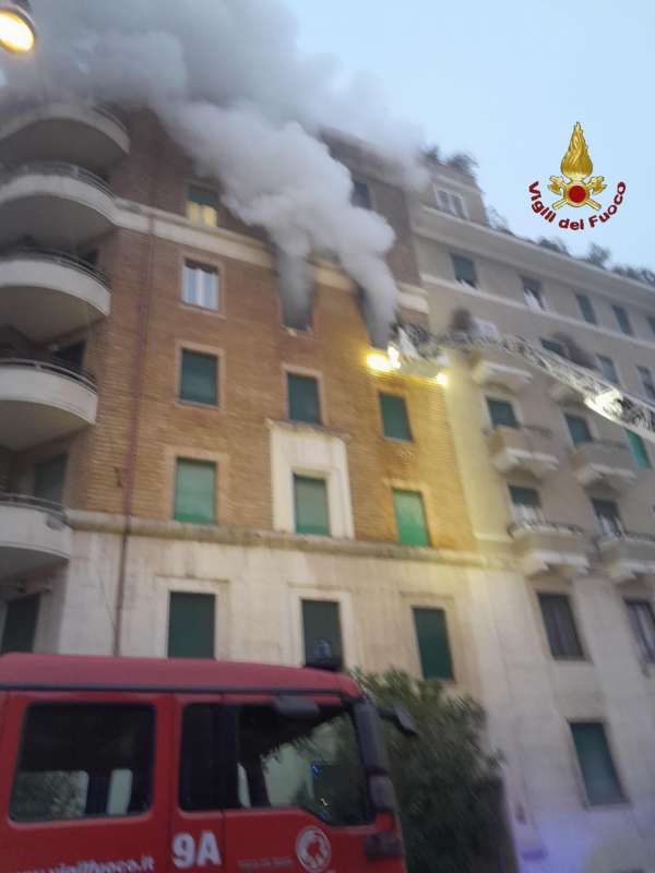 incendio in un appartamento a roma 2