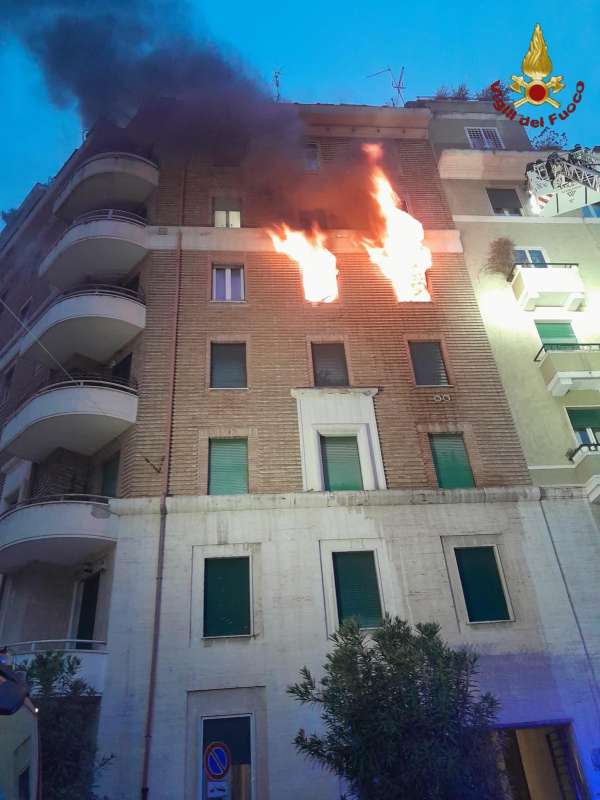incendio in un appartamento a roma 3