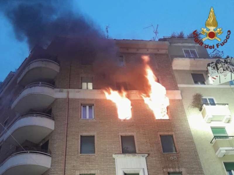 incendio in un appartamento a roma 4