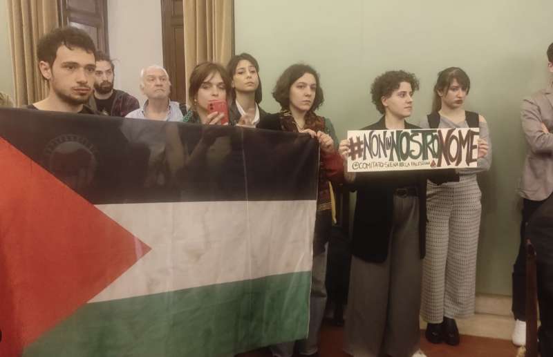 manifestazione anti israele al universita di siena 2