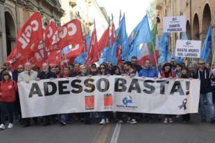 manifestazione dei sindacati a bologna dopo la strage di suviana