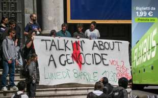 protesta contro isralee di fronte al rettorato dell universita Federico II a Napoli