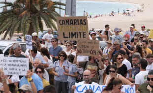 proteste contro il turismo di massa nelle canarie 7
