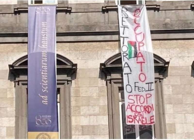 rettorato dell universita Federico II a Napoli occupato - protesta contro israele