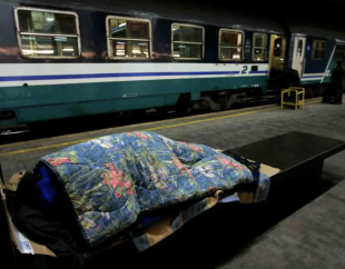 senzatetto alla stazione