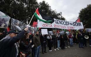 tensione tra filo palestinesi e brigata ebraica corteo 25 aprile 2024 roma 3