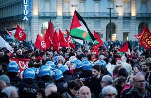 tensione tra filo palestinesi e brigata ebraica corteo 25 aprile 2024 roma 5