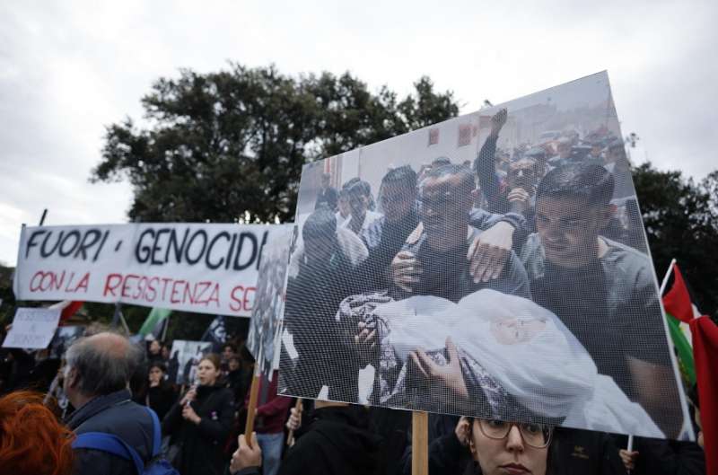 tensione tra filo palestinesi e brigata ebraica corteo 25 aprile 2024 roma 6