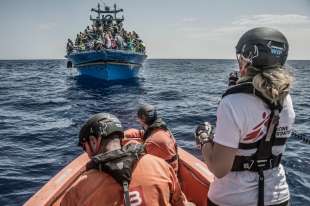 medici senza frontiere migranti barconi