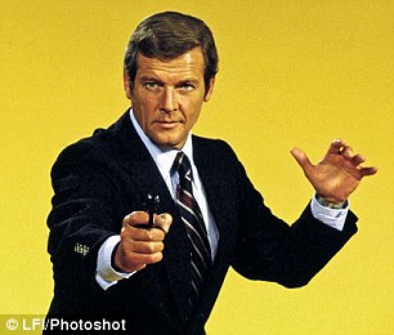 ROGER MOORE