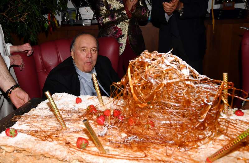 giampiero galeazzi con la torta del suo compleanno foto di bacco (3)